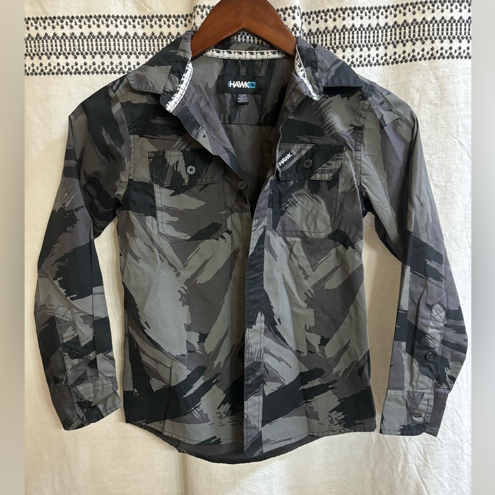 Tony Hawk Button Down Long Sleeve Shirt. Boys size Small.
